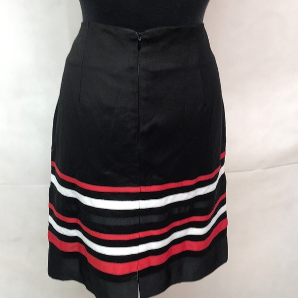 Intriguing Threads Skirt - Picture 3 of 4